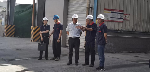 集團公司黨委委員、股份公司黨委書記、總經(jīng)理蔣培進到建材公司調(diào)...
